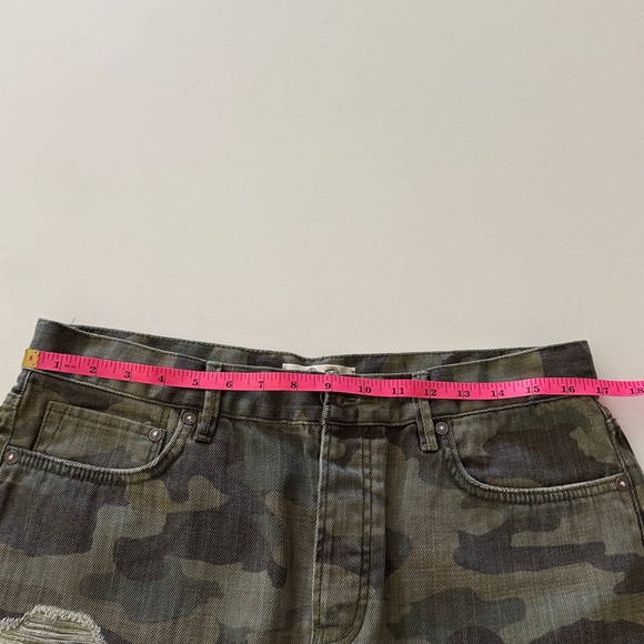 We The Free Free People Camo Distressed Jean Shorts | Size 30 - Picture 11 of 11